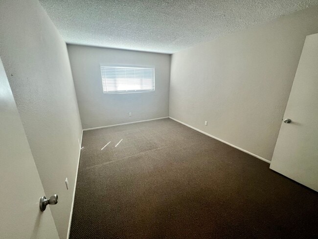 Building Photo - 6565 Mojave Ave