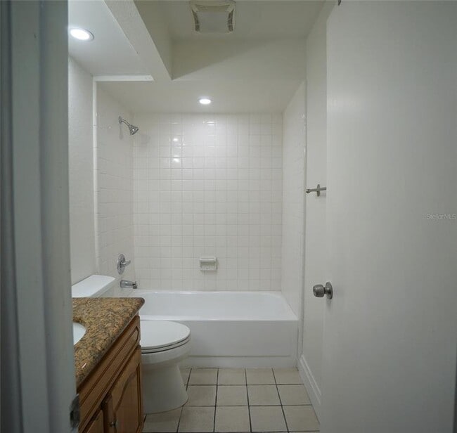 Building Photo - 5301 Carrollwood Meadows Dr