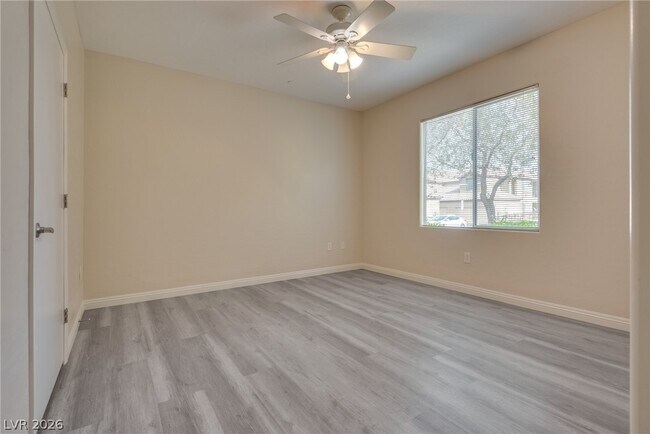 Building Photo - 6868 Sky Pointe Dr