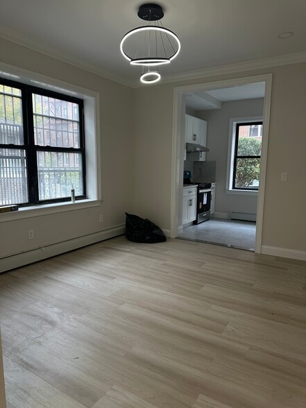 Building Photo - 4048 Hampton St