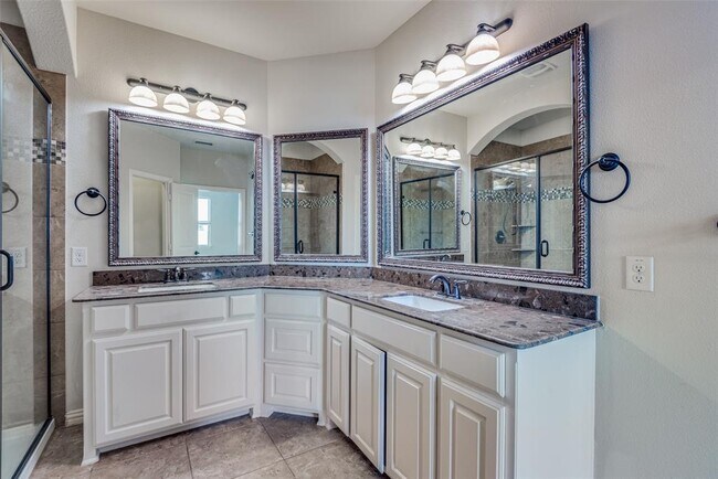 Building Photo - 4646 Rhett Ln