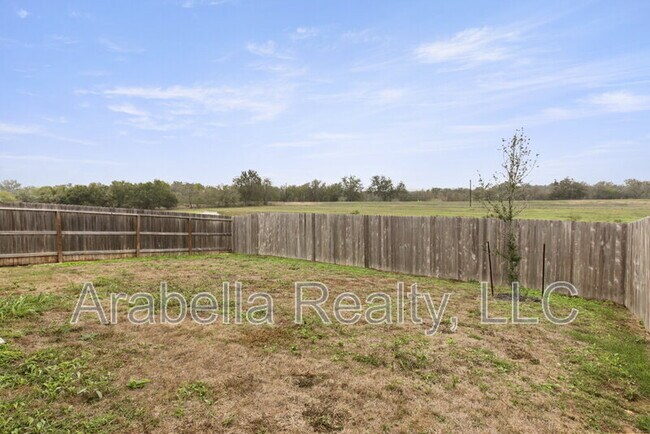 Building Photo - 440 Lynwood Gold