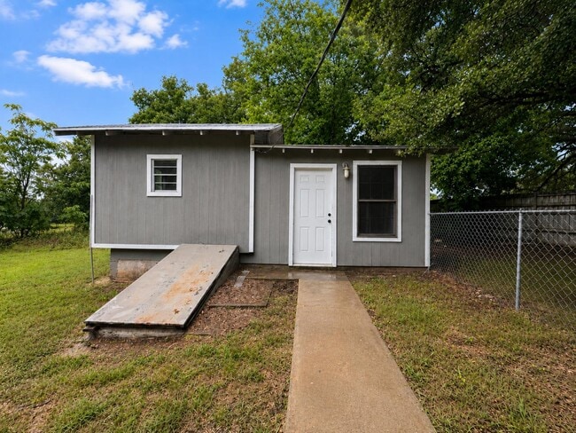 Building Photo - 118 County Rd 1816
