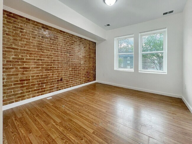 Building Photo - 1717 Trinidad Ave NE