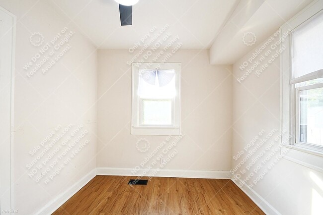 Building Photo - 1 br, 1 bath Duplex - 804 N Denny St