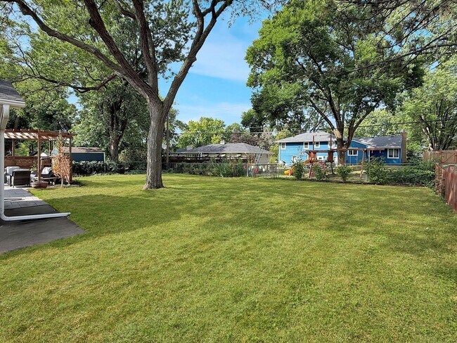 Building Photo - 6116 Zenith Ave S
