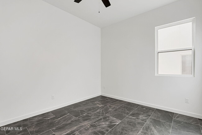 Building Photo - 921 Ada Ln