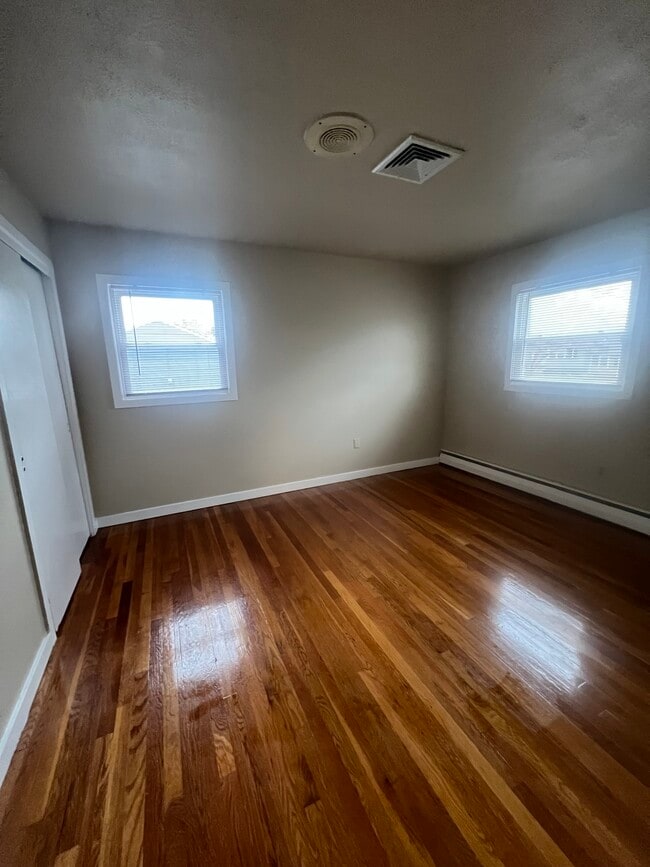 Building Photo - 810 Ashton St