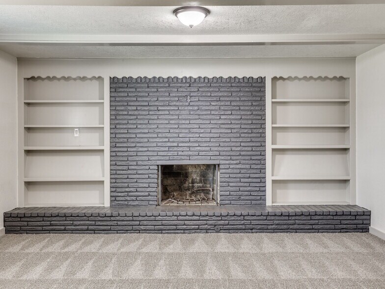 Building Photo - 1300 N McKinley Ave