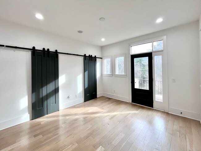 Building Photo - 614 West Blvd