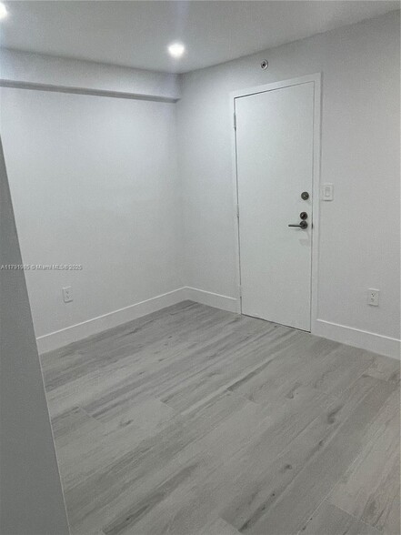 Building Photo - 575 Crandon Blvd