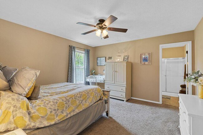 Building Photo - 4101 N Thistle Dr