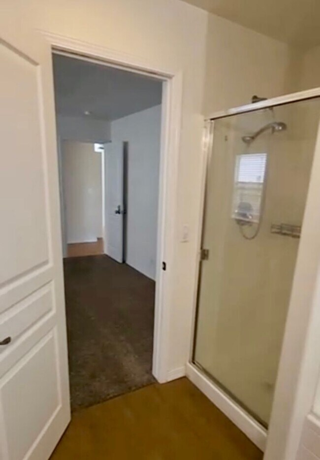 Building Photo - Adorable 3 bed 2 bath Meridian home just o...