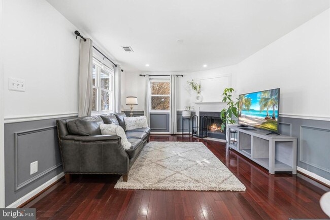 Building Photo - 4016 Hirst Dr