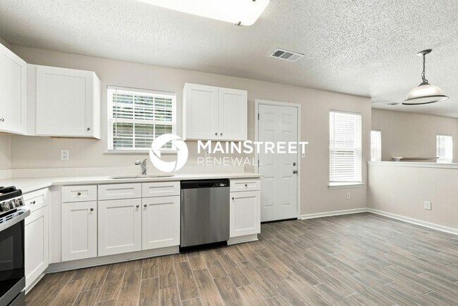 Building Photo - 4 Bedroom Pet-Friendly Home in ELLENWOOD, GA with Main Street Renewal