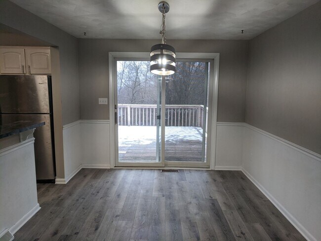 Building Photo - *****Huge 4 bedroom, 3 full bath home FOR ...