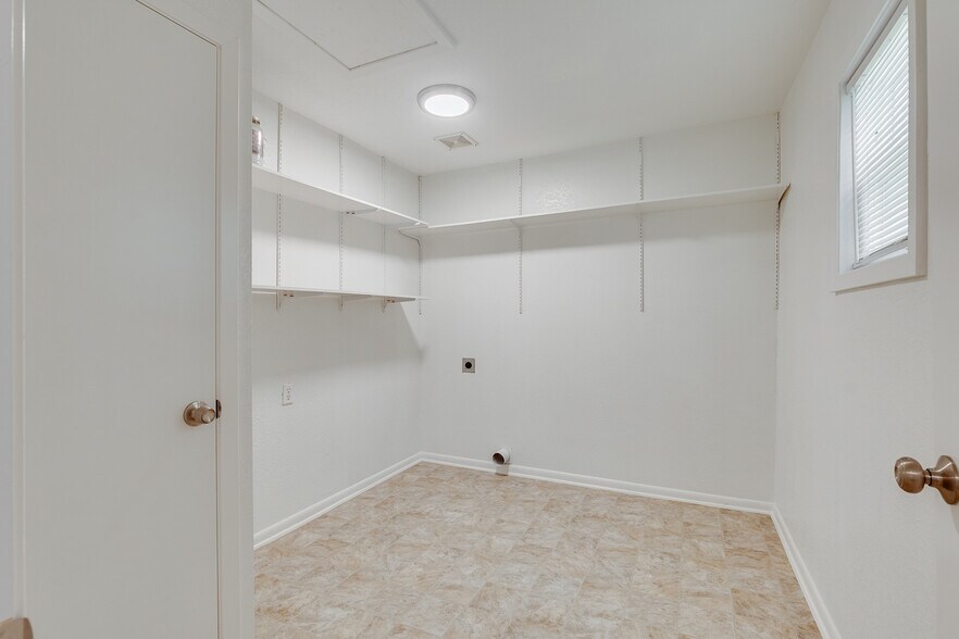 Building Photo - 3045 Olive Pl