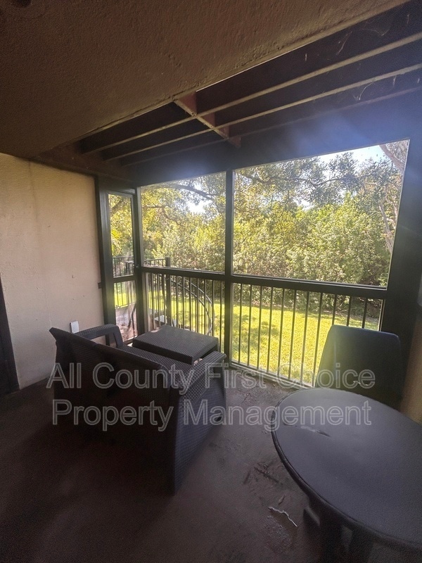 Building Photo - 760 S Village Dr