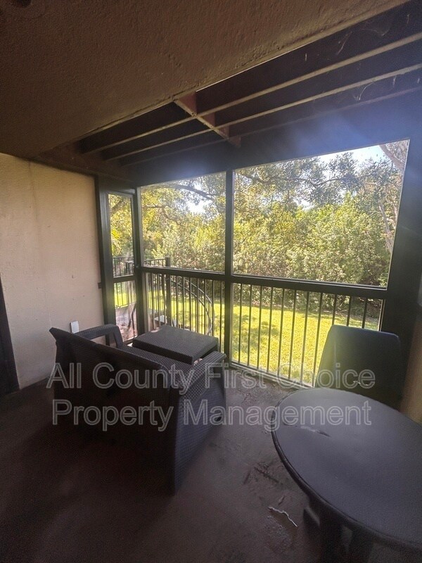 Building Photo - 760 S Village Dr