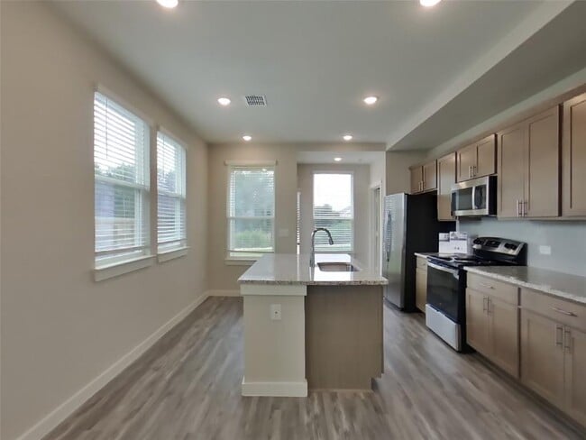Building Photo - 544 Raglands Rd