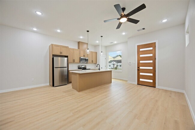 Building Photo - 8110 Brandon St