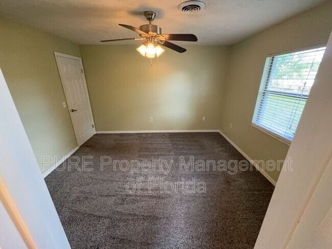 Building Photo - 9 Banyan Course Run