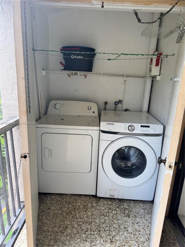 Building Photo - 14501 N Kendall Dr