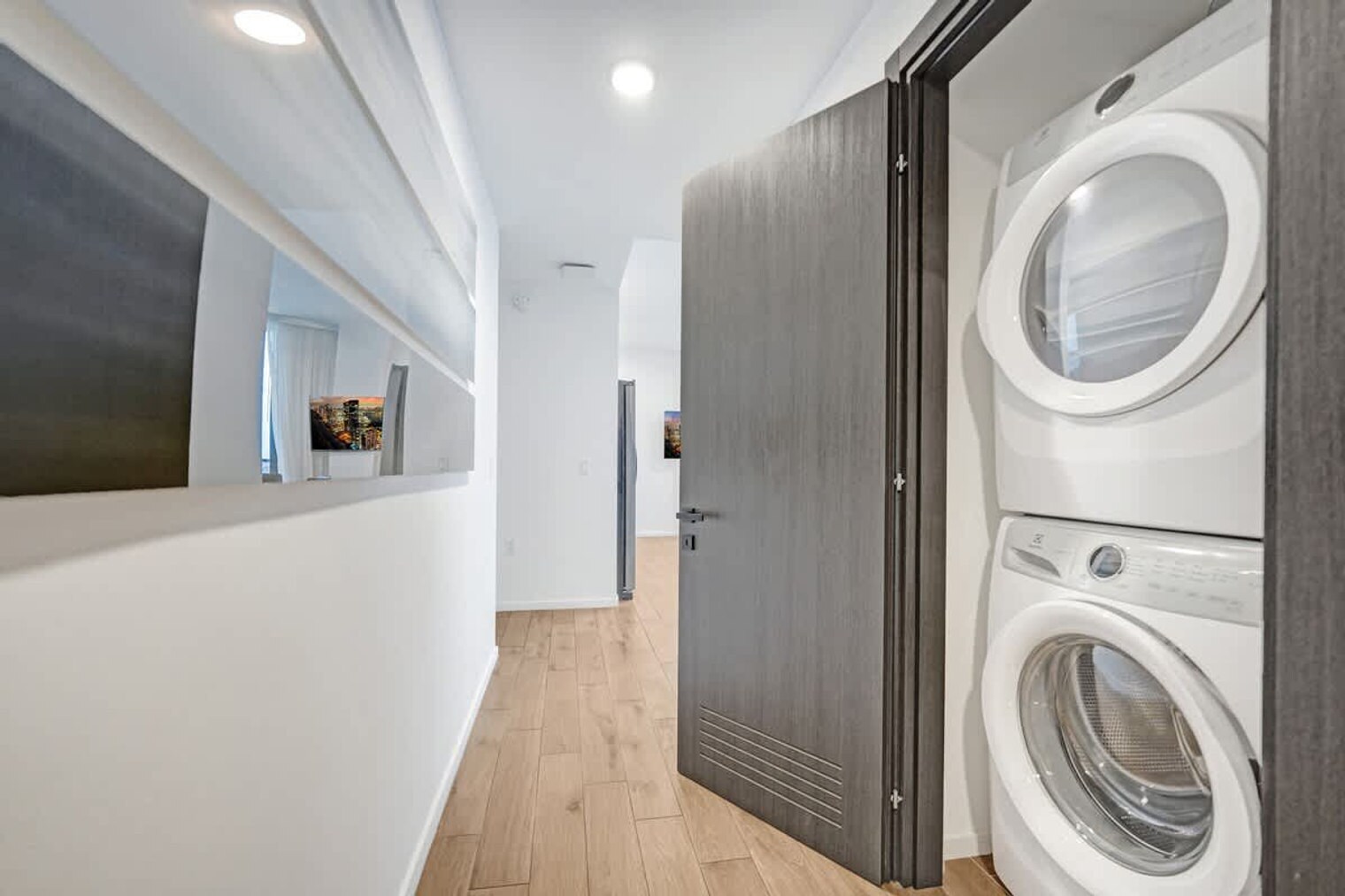 Building Photo - 398 NE 5th St