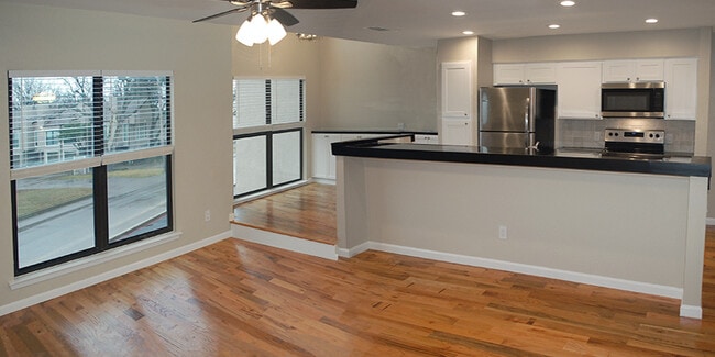 Building Photo - 6723 Eastridge Dr