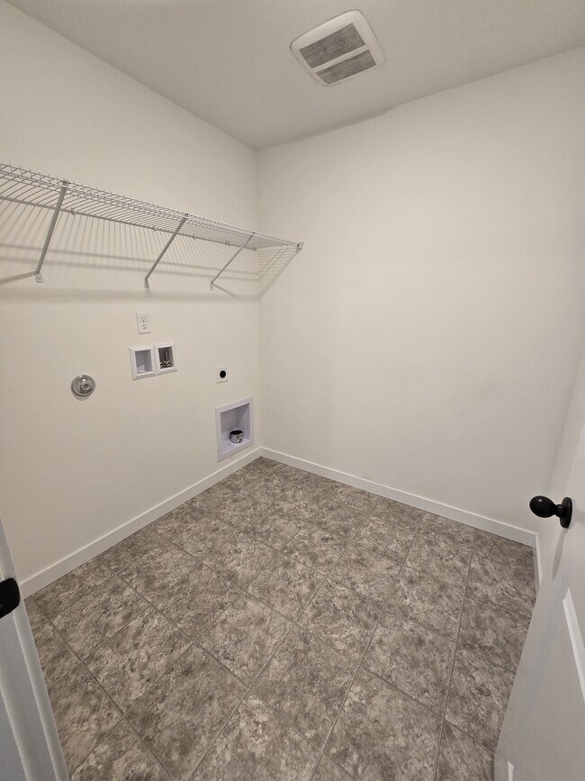 Building Photo - 903 Vine Maple Dr SE