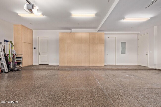 Building Photo - 8614 N 17th Pl