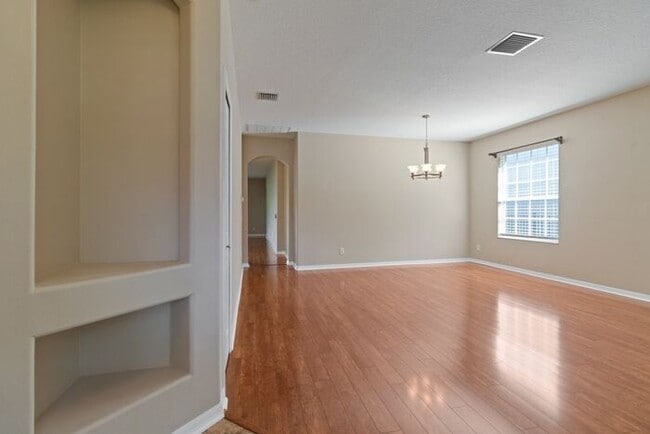 Building Photo - Executive Living Waits!