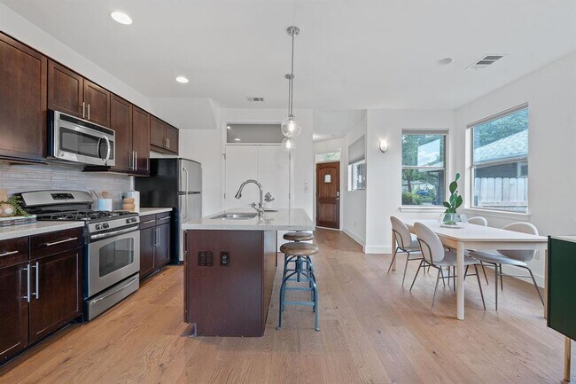 Building Photo - 5412 Grover Ave