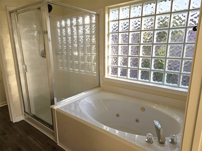 Building Photo - 2121 Crimson Lake Ln