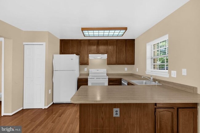 Building Photo - 5743 Burke Towne Ct