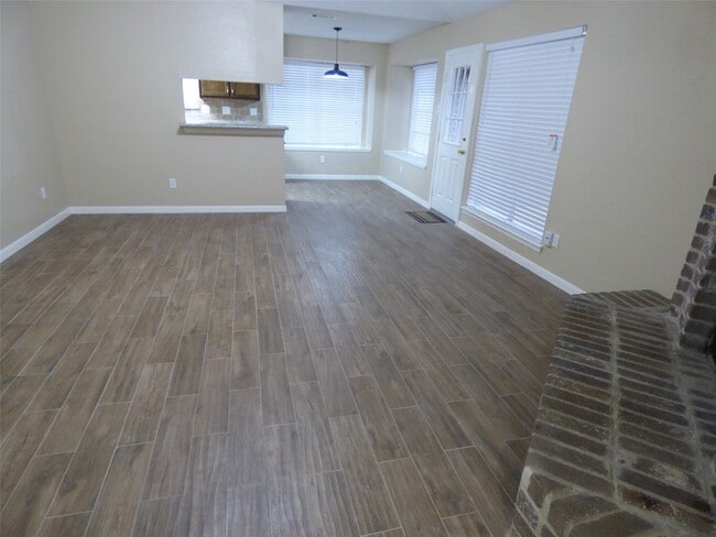 Building Photo - 1242 Park Ln