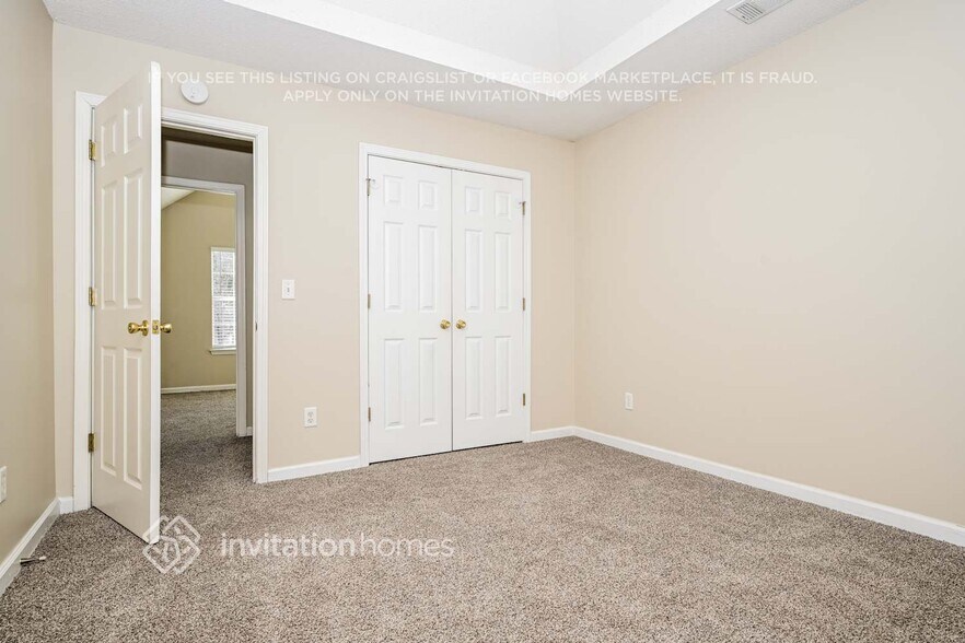 Building Photo - 363 Ermines Way