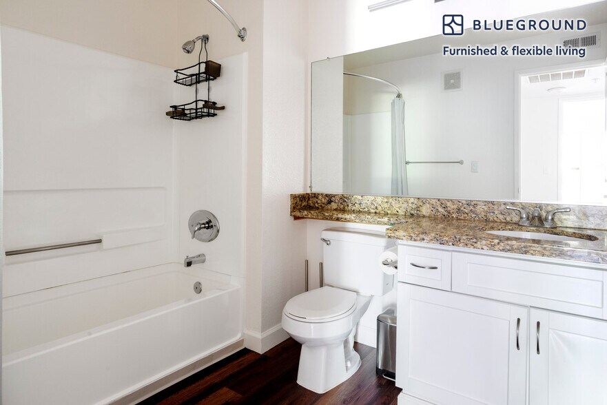 Building Photo - 1220 N Fair Oaks Ave