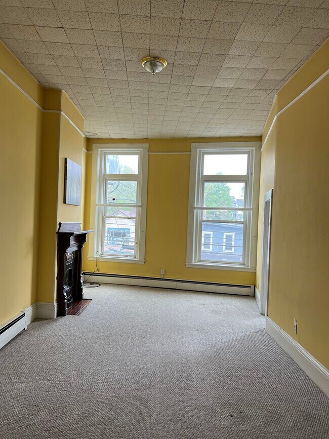 Primary Photo - 291 Main St