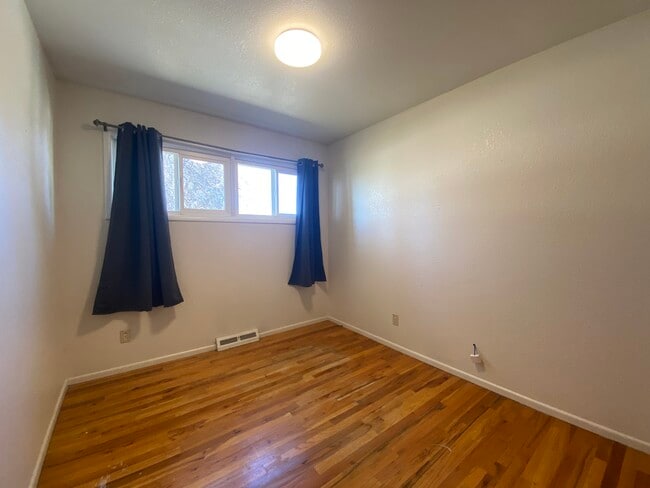 Building Photo - 989 Hobson St