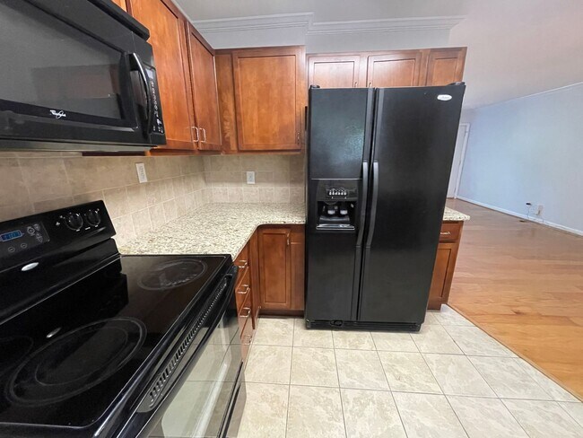 Building Photo - Sweet Spot in Carrboro! Inviting, updated 3br 2ba condo...Walk to Weaver St. & minutes to UNC