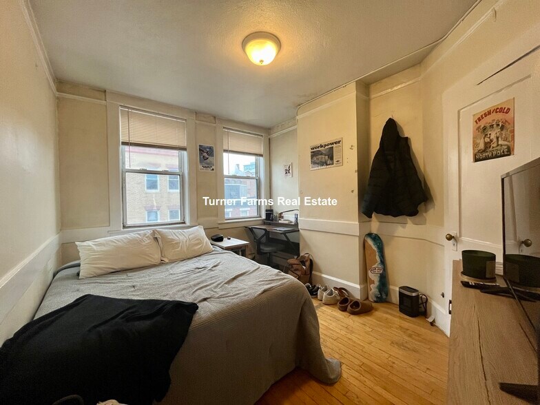 Building Photo - 168 Endicott St