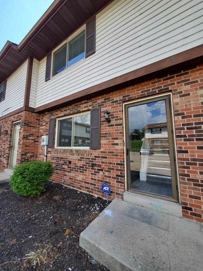 Building Photo - 3 Bed 2 Bath Condo
