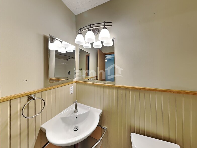 Building Photo - 623 Heartland Meadows Dr