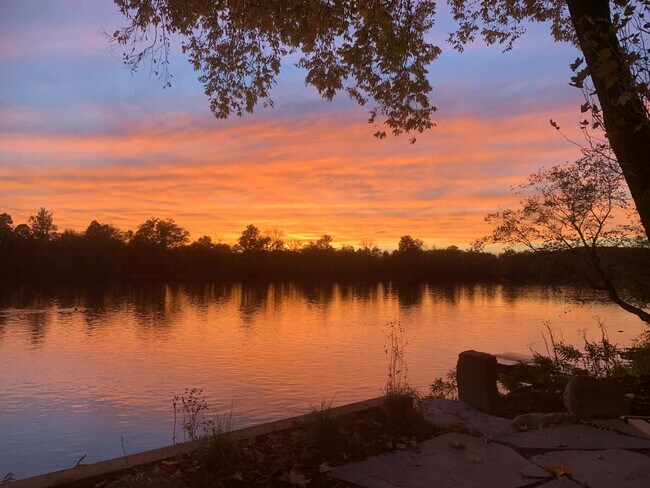 Building Photo - 54 River Dr