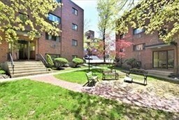 Building Photo - 8R Riverside St