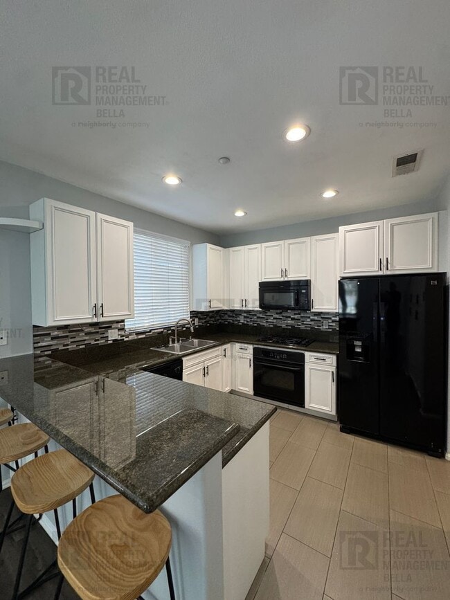 Building Photo - Resort-Style Living Awaits in This Spacious Canyon Hills 3-Bedroom Condo