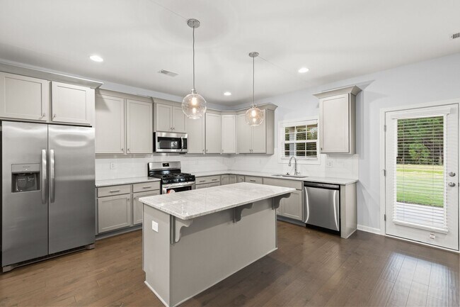 Building Photo - Wyndham Village For Rent!