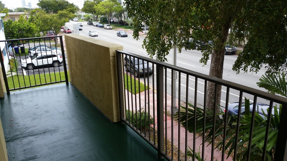 Building Photo - 1975 Normandy Dr