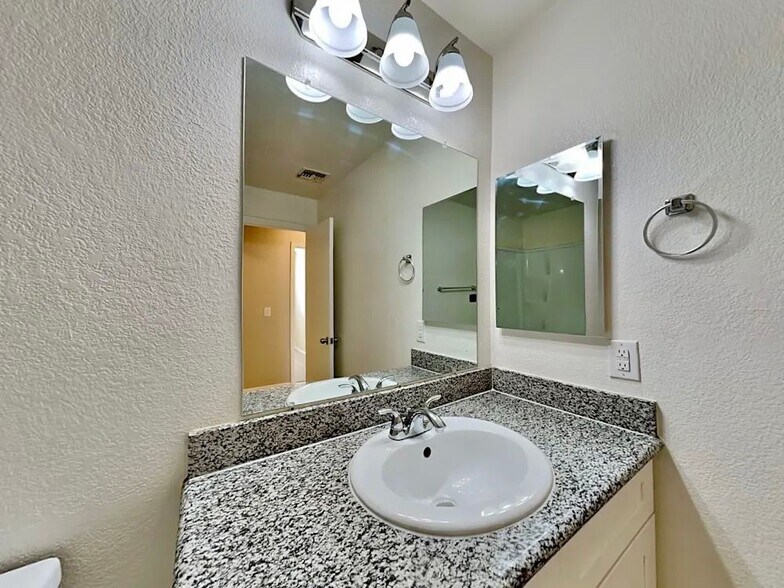 Building Photo - 6030 W Illini St